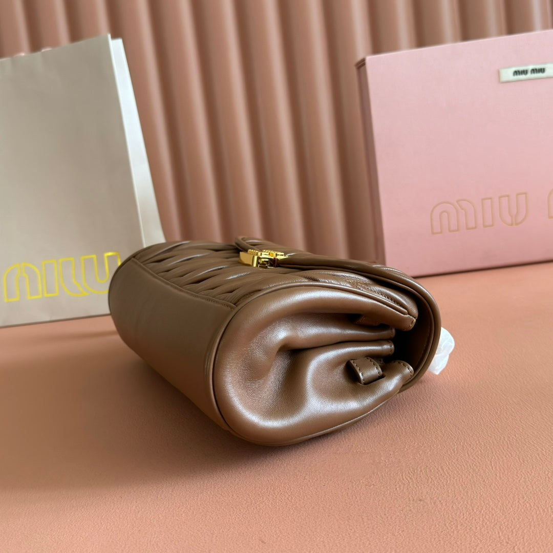 CHAIN SHOULDER BAG 24 IN BROWN PATENT SMOOTH LAMBSKIN