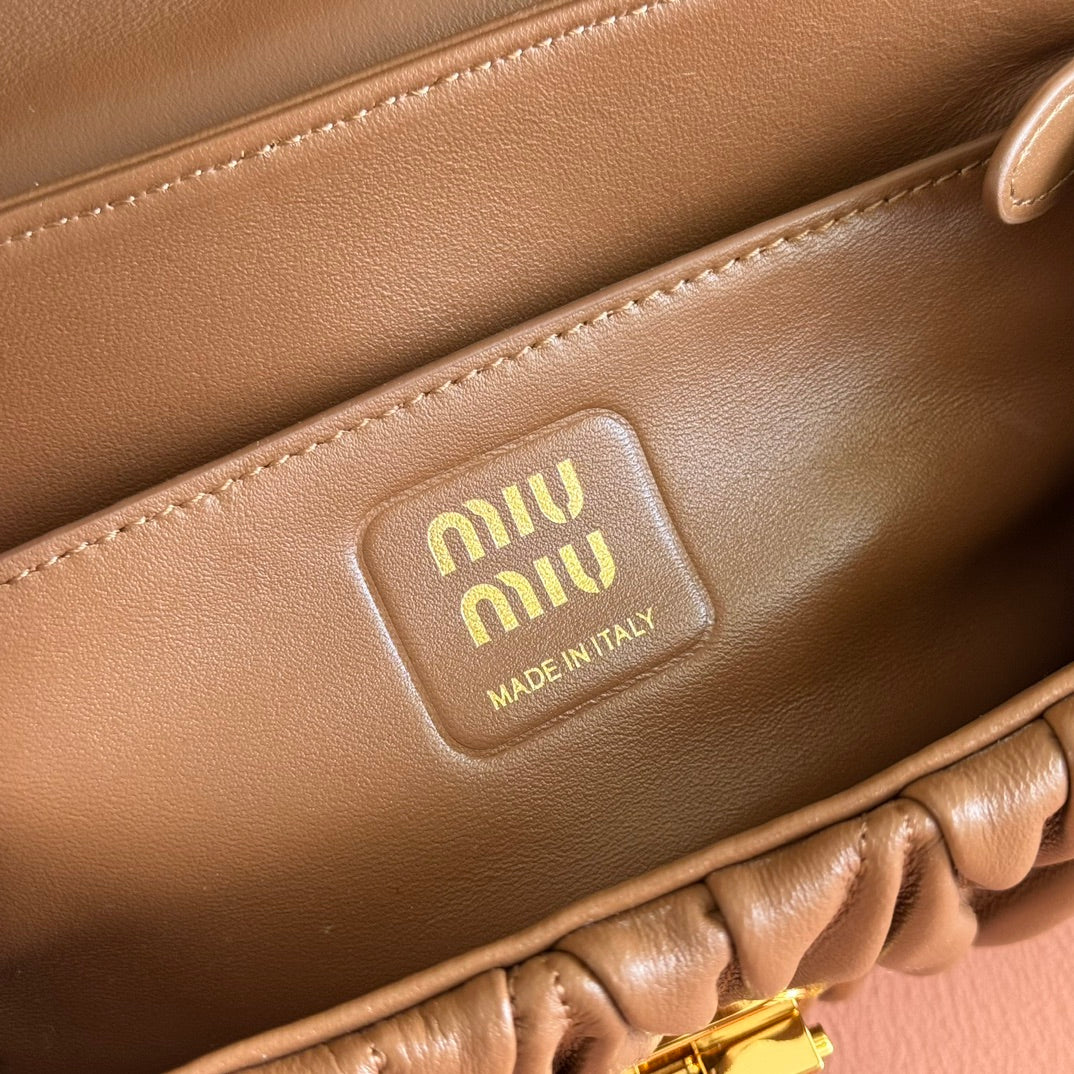 CHAIN SHOULDER BAG 24 IN BROWN PATENT SMOOTH LAMBSKIN