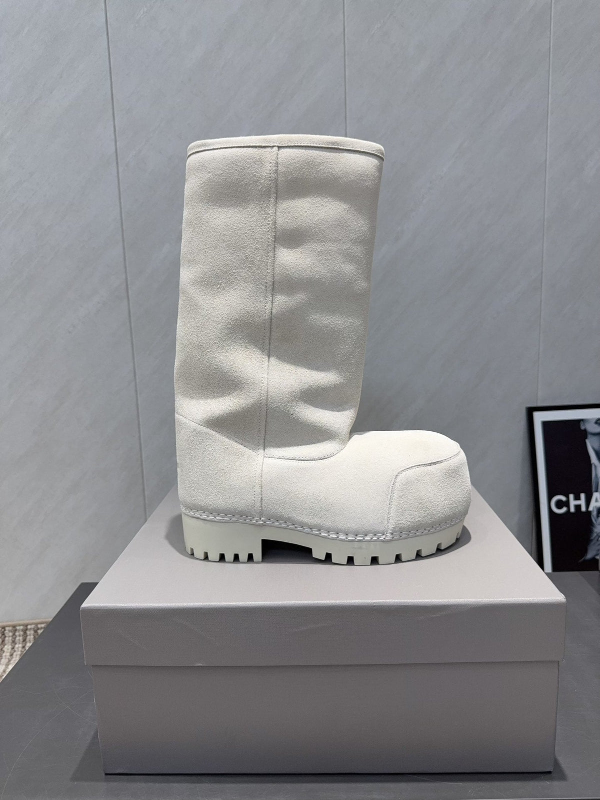 BALENCIAGA 25S BOOTS PLATFORM HEEL IN WHITE SUEDE STYLE 3