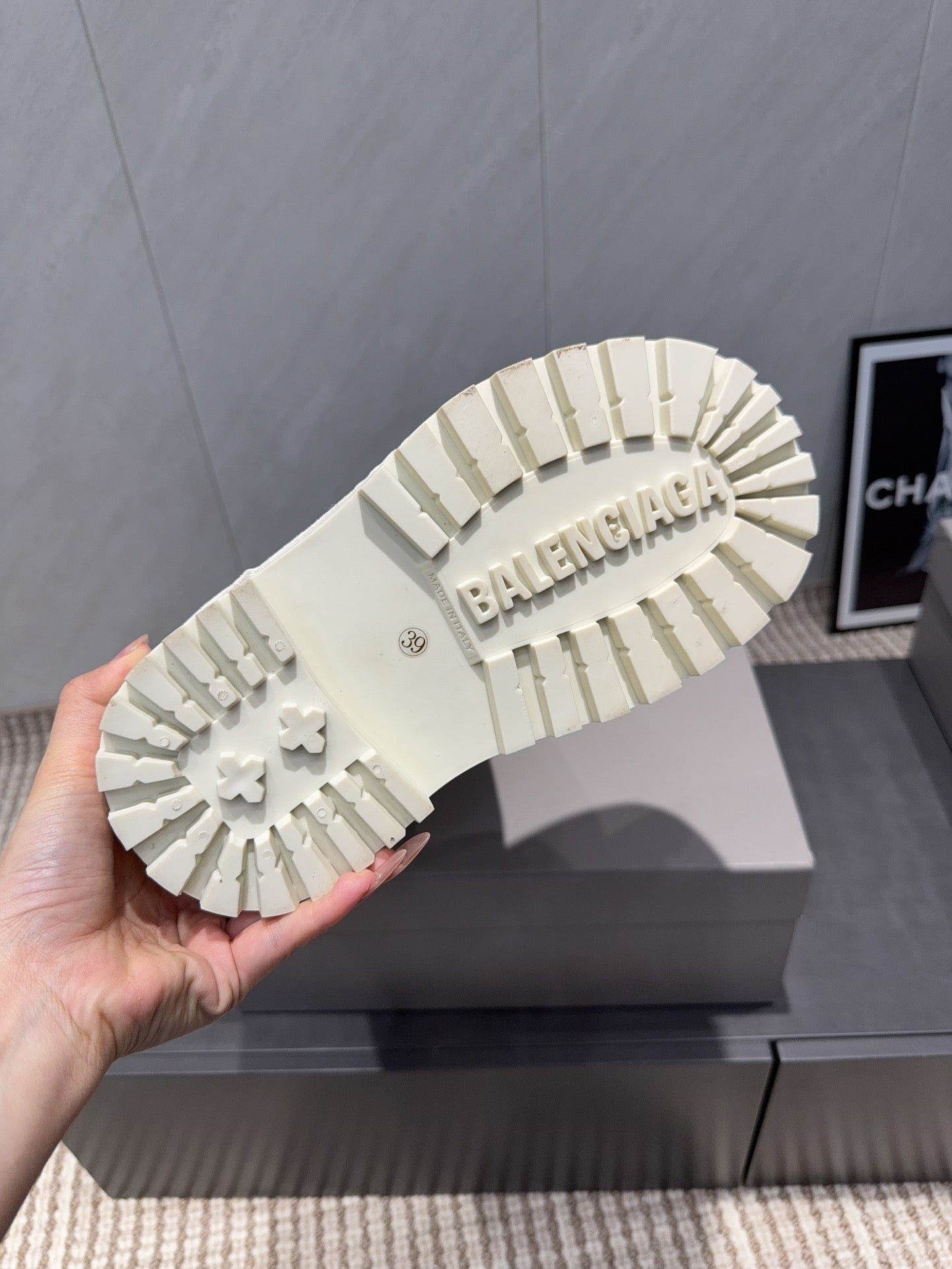 BALENCIAGA 25S BOOTS PLATFORM HEEL IN WHITE SUEDE STYLE 3