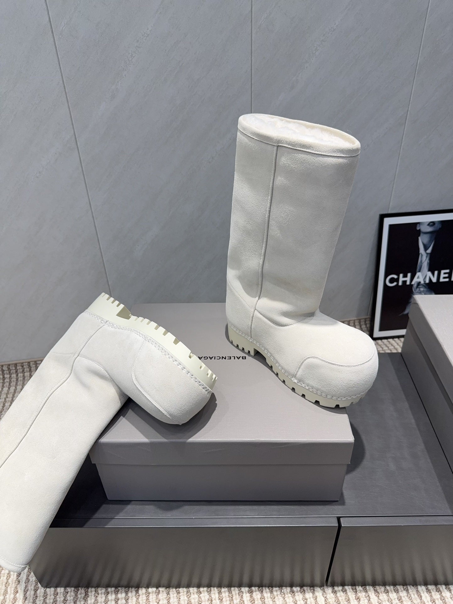 BALENCIAGA 25S BOOTS PLATFORM HEEL IN WHITE SUEDE STYLE 3