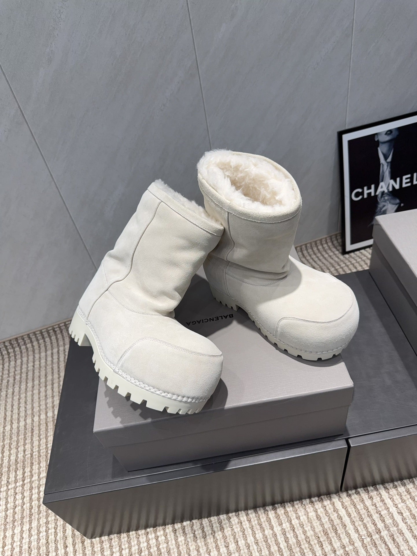 BALENCIAGA 25S LOW ANKLE BOOTS PLATFORM HEEL IN WHITE SUEDE STYLE 2