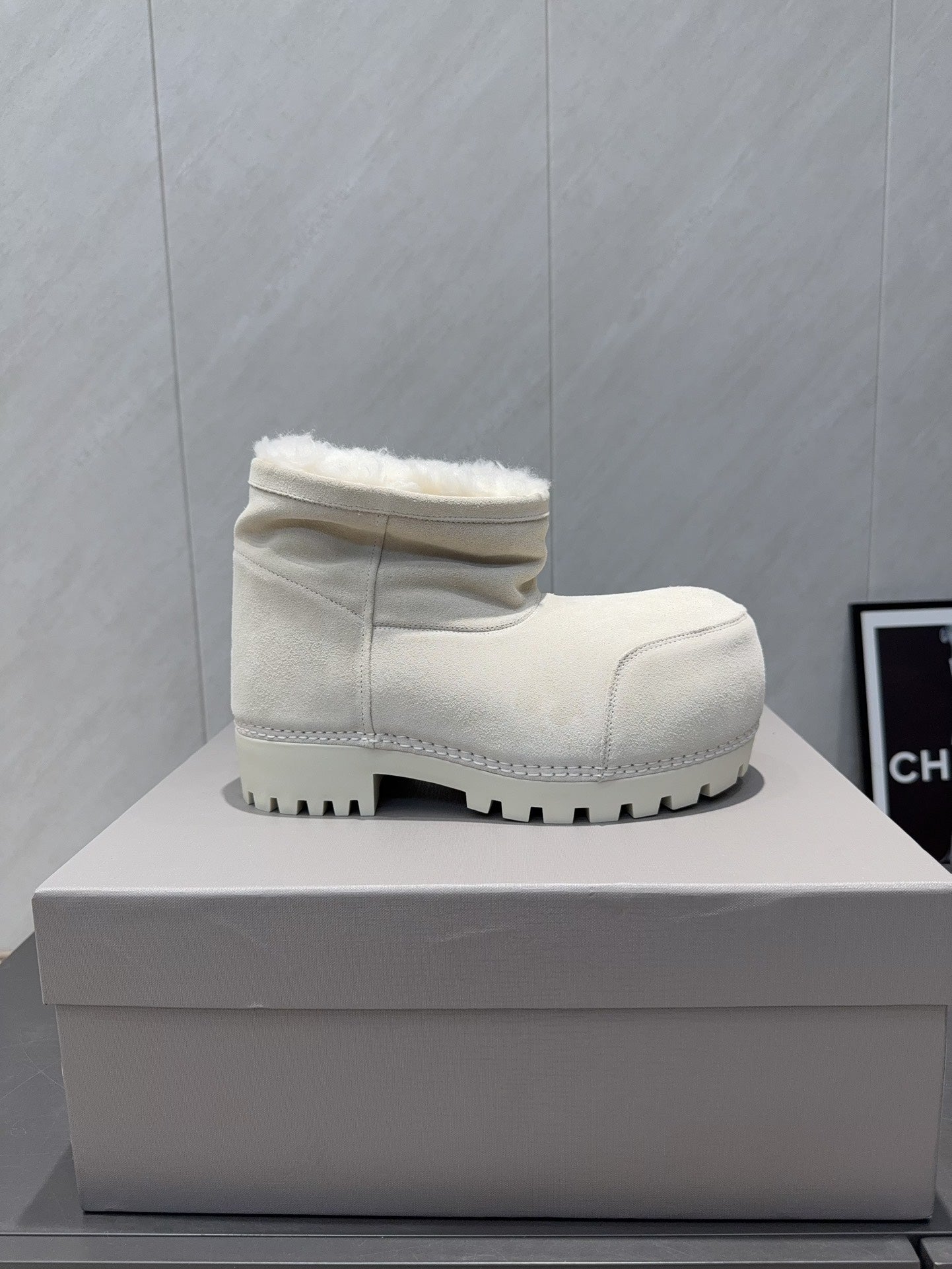 BALENCIAGA 25S LOW ANKLE BOOTS PLATFORM HEEL IN WHITE SUEDE STYLE 1