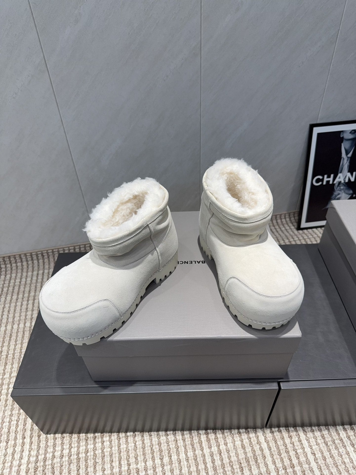 BALENCIAGA 25S LOW ANKLE BOOTS PLATFORM HEEL IN WHITE SUEDE STYLE 1