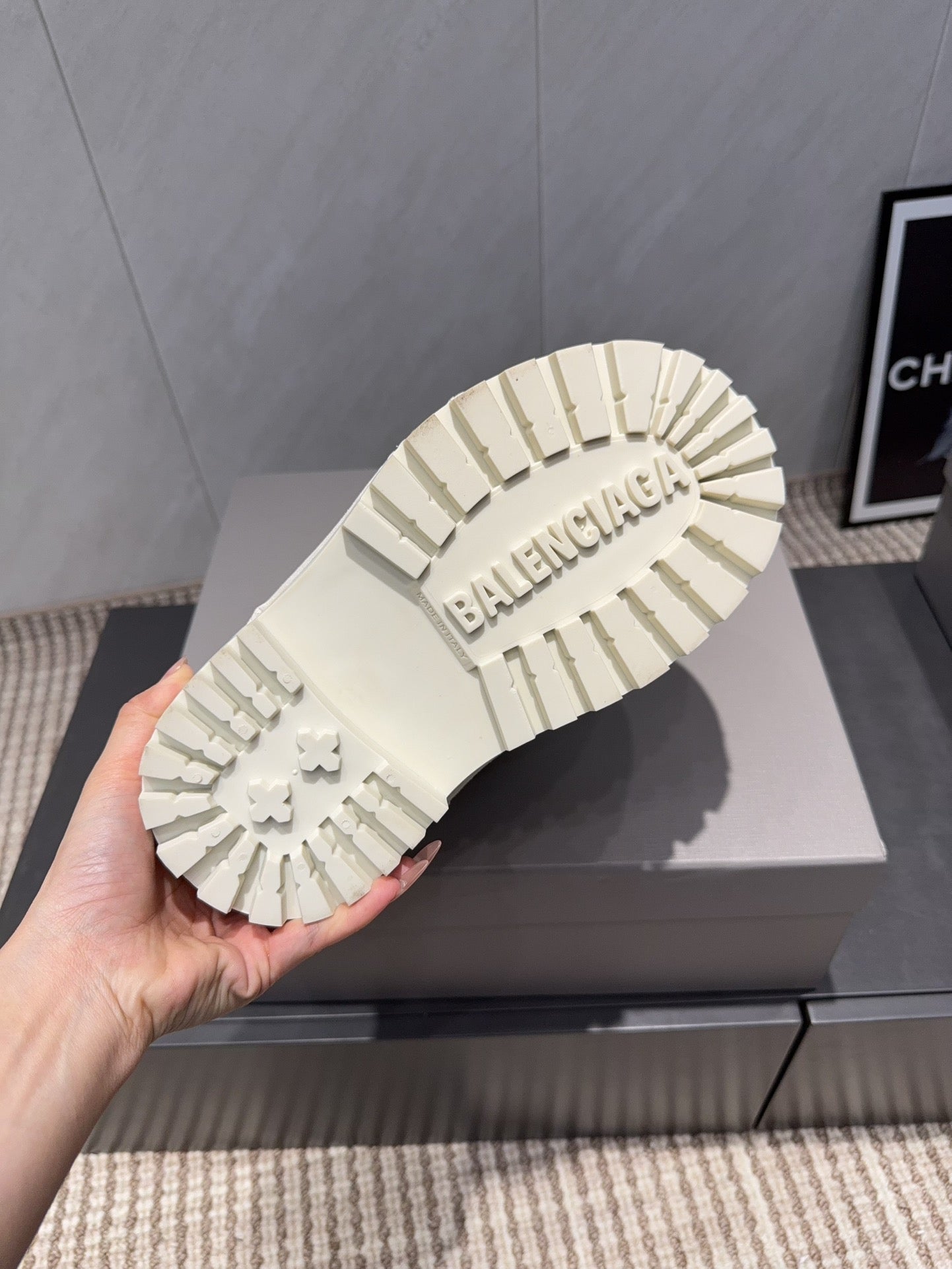 BALENCIAGA 25S LOW ANKLE BOOTS PLATFORM HEEL IN WHITE SUEDE STYLE 1