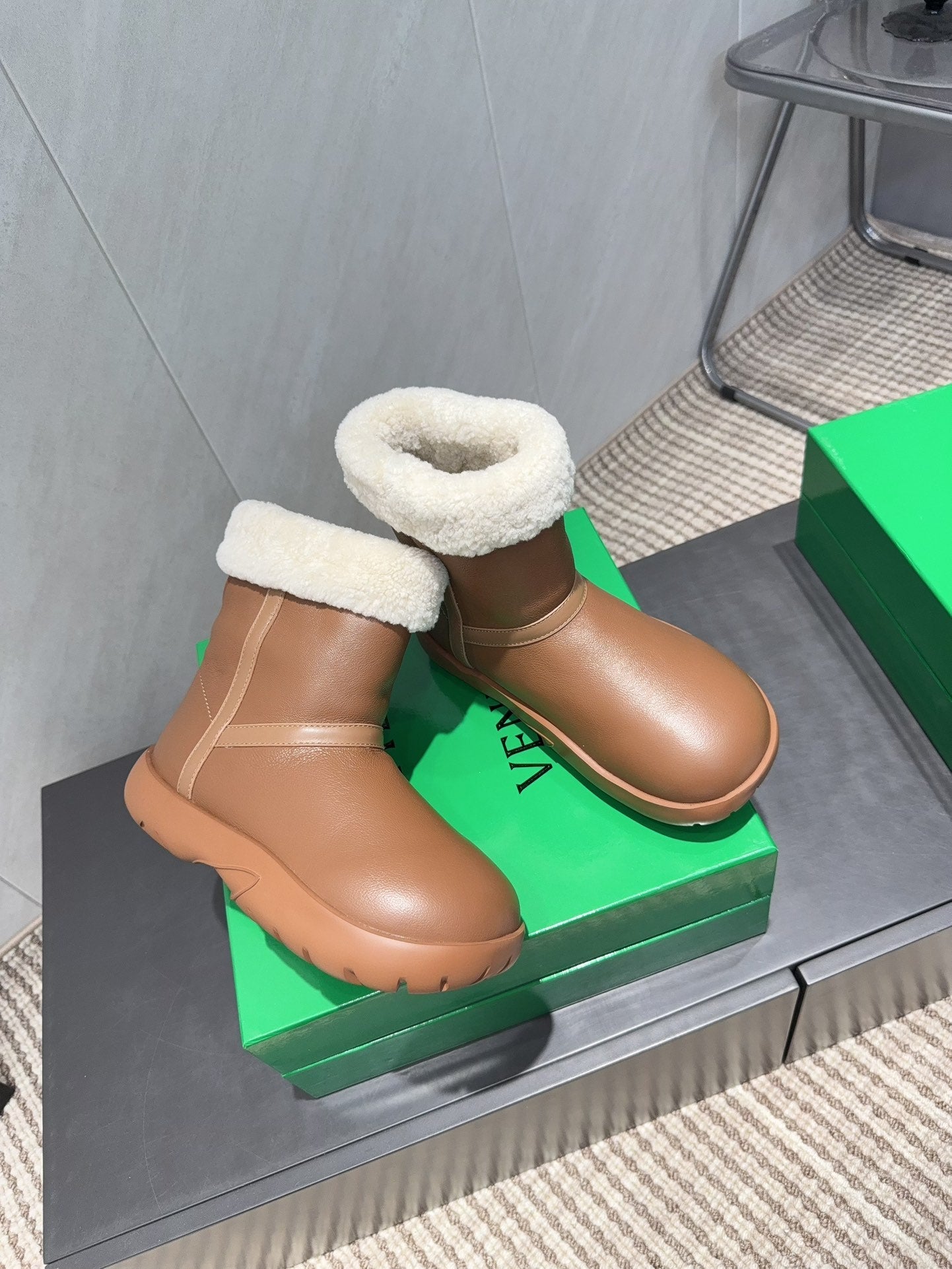 BOTTEGA VENETA 26S FUR-LINED ANKLE BOOTS IN BROWN CALFSKIN AND WHITE WOOL