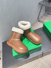 BOTTEGA VENETA 26S FUR-LINED ANKLE BOOTS IN BROWN CALFSKIN AND WHITE WOOL