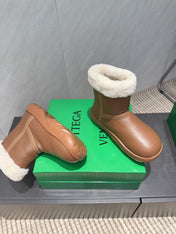 BOTTEGA VENETA 26S FUR-LINED ANKLE BOOTS IN BROWN CALFSKIN AND WHITE WOOL