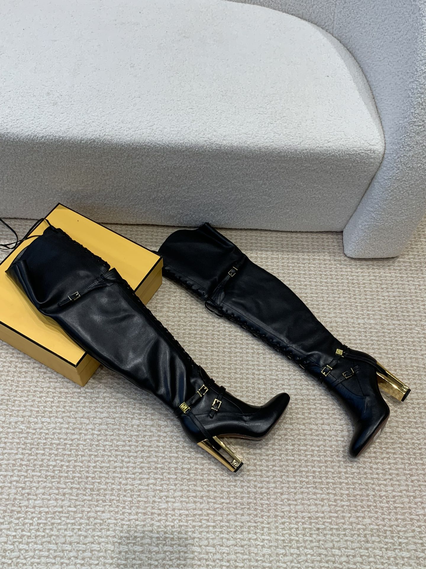 FE FEEL SANDALS IN BROWN AND BLACK FABRIC