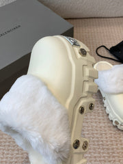 PLATFORM MULES IN BEIGE RUBBER MIX RABBIT FUR SILVER HARDWARE