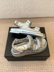 DAD SANDAL IN SILVER SHEEPSKIN