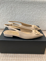 FLAT MULES IN BISQUE BEIGE PATENT CALFSKIN