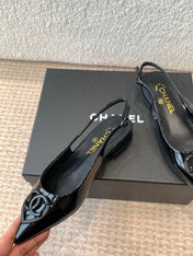 FLAT SLINGBACKS IN BLACK PATENT CALFSKIN