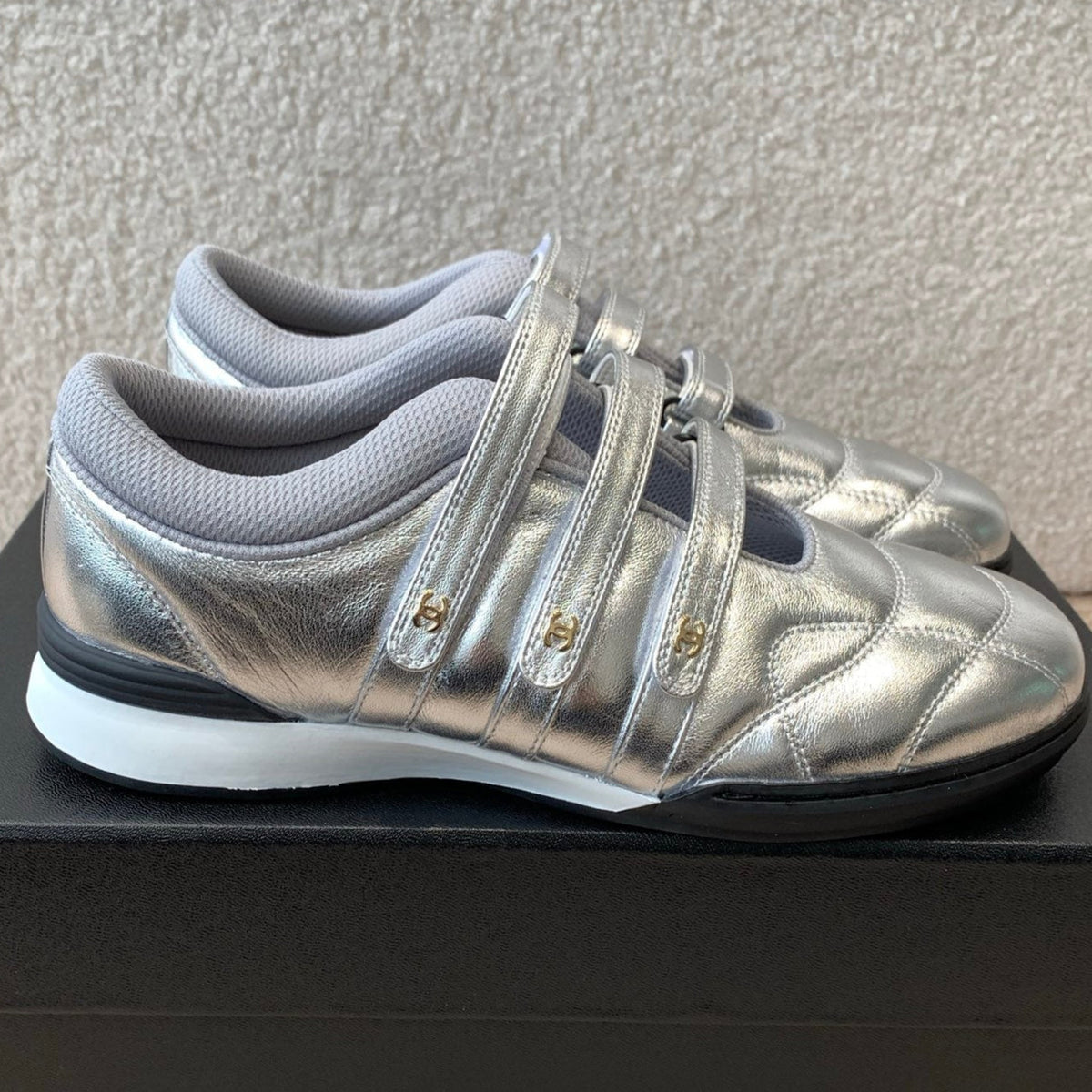 MARY JANE SNEAKERS IN SILVER LAMBSKIN