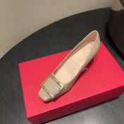 ROGER VIVIER 25S BELLE VIVIER PUMPS 45MM IN NUDE CALFSKIN GOLD BUCKLE