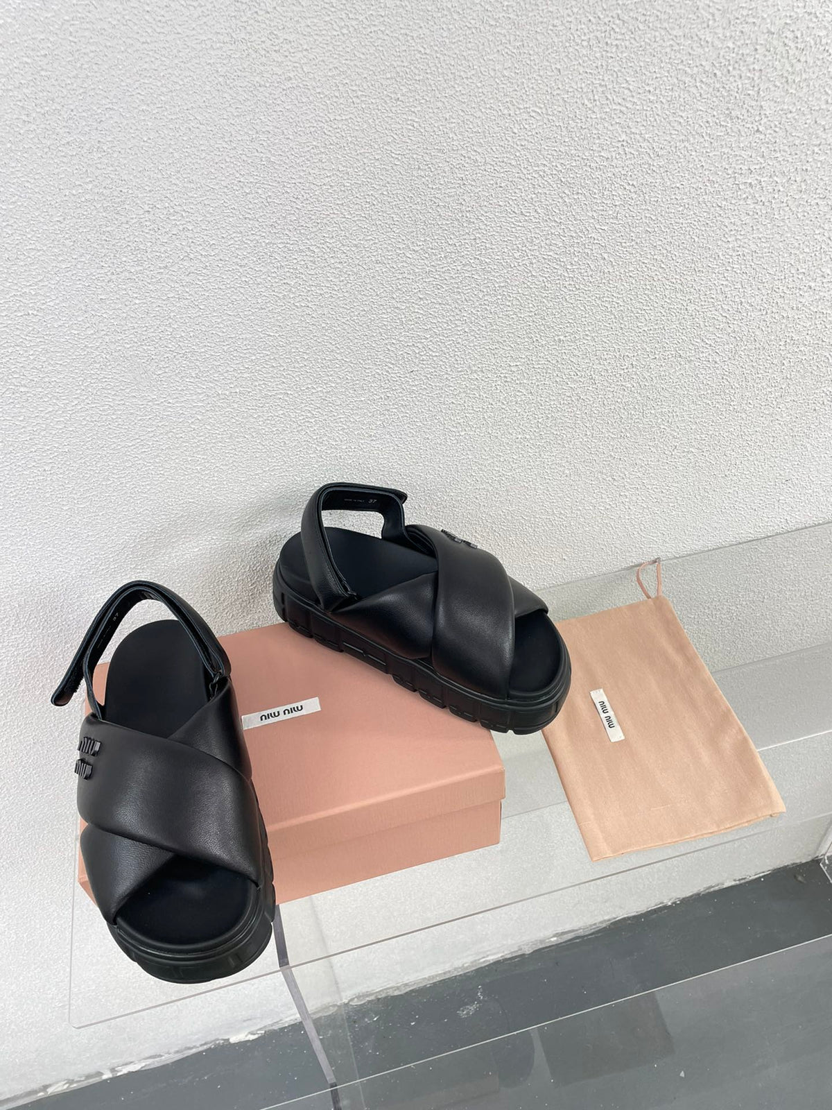 Thick-Soled Sandals Black Leather