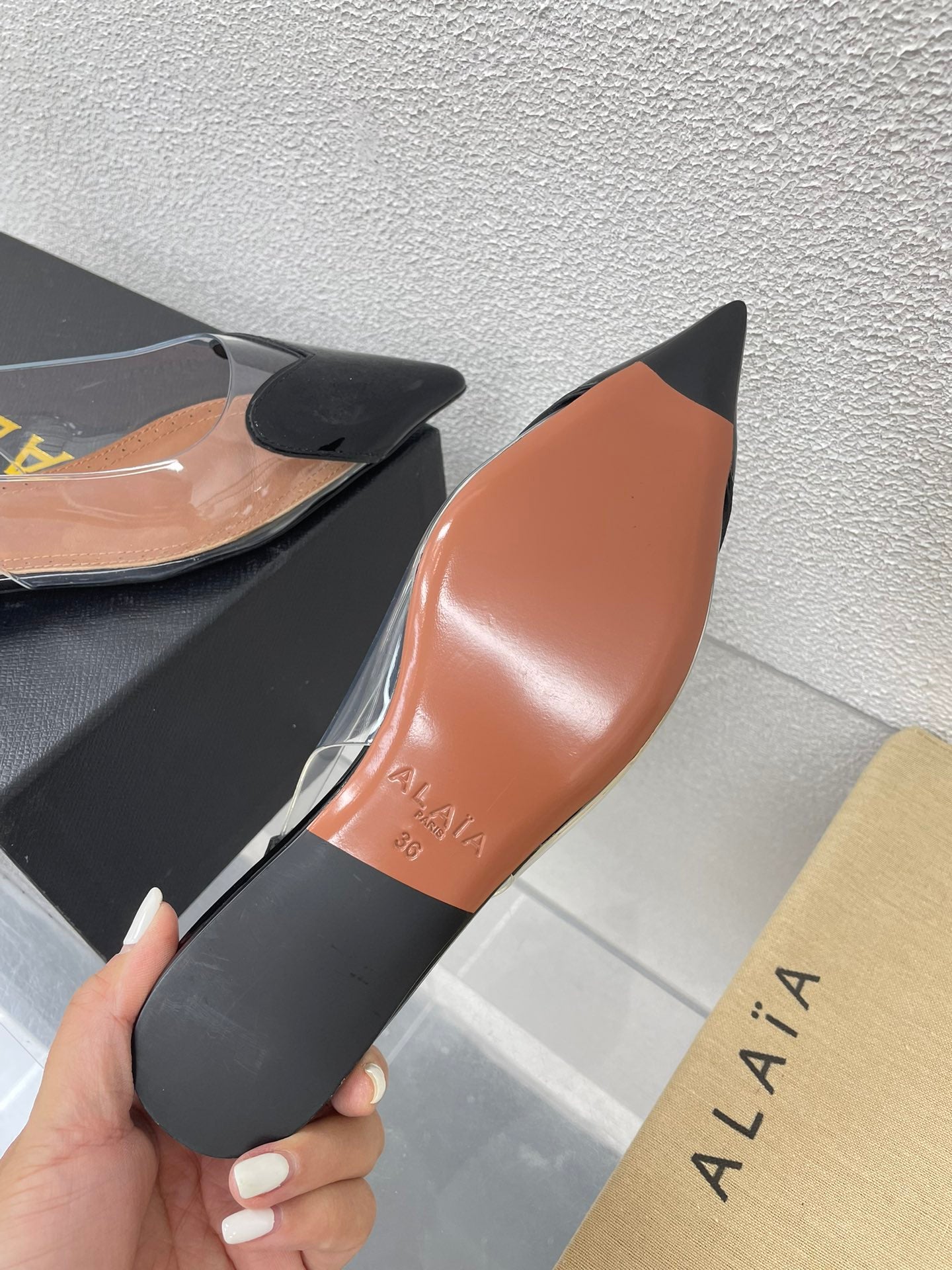 ALAIA LE COEUR FLAT SLINGBACKS IN BLACK PATENT LAMBSKIN