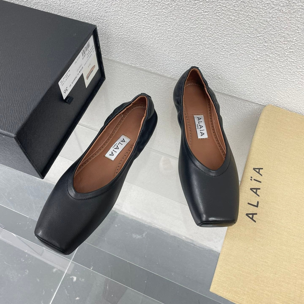 ALAIA BALLET FLATS IN BLACK CALFSKIN