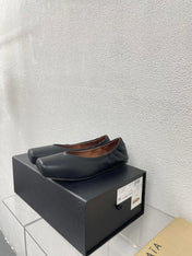 ALAIA BALLET FLATS IN BLACK CALFSKIN