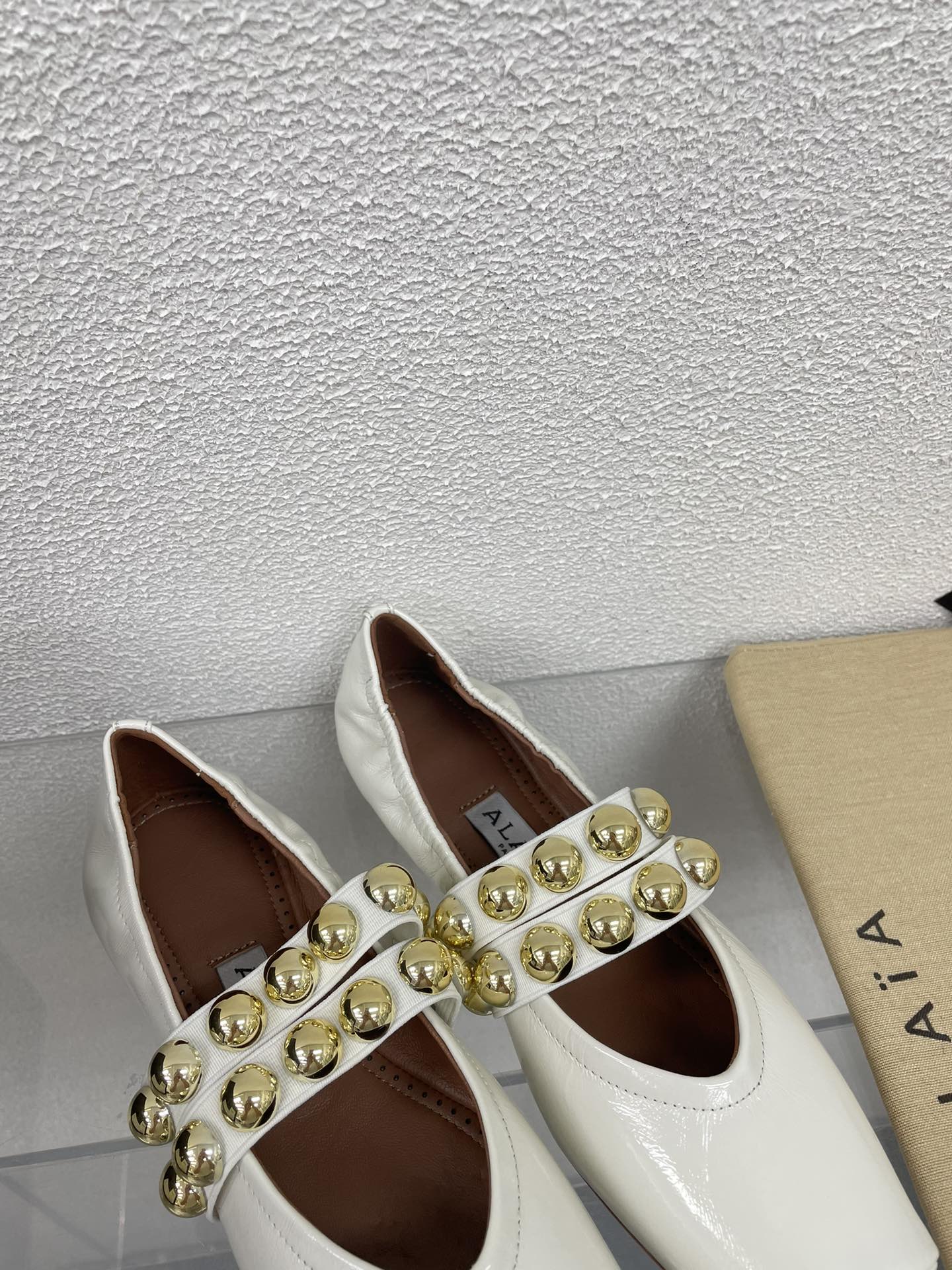 ALAIA MARY JANE PEARL IN GLOSSY WHITE LAMBSKIN