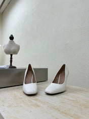 KNOT HIGH PUMP IN WHITE AND GOLD METAL HEEL 9 CM