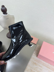 ANKLE POINTED-TOE BOOTS IN BLACK GLOSSY CALFSKIN