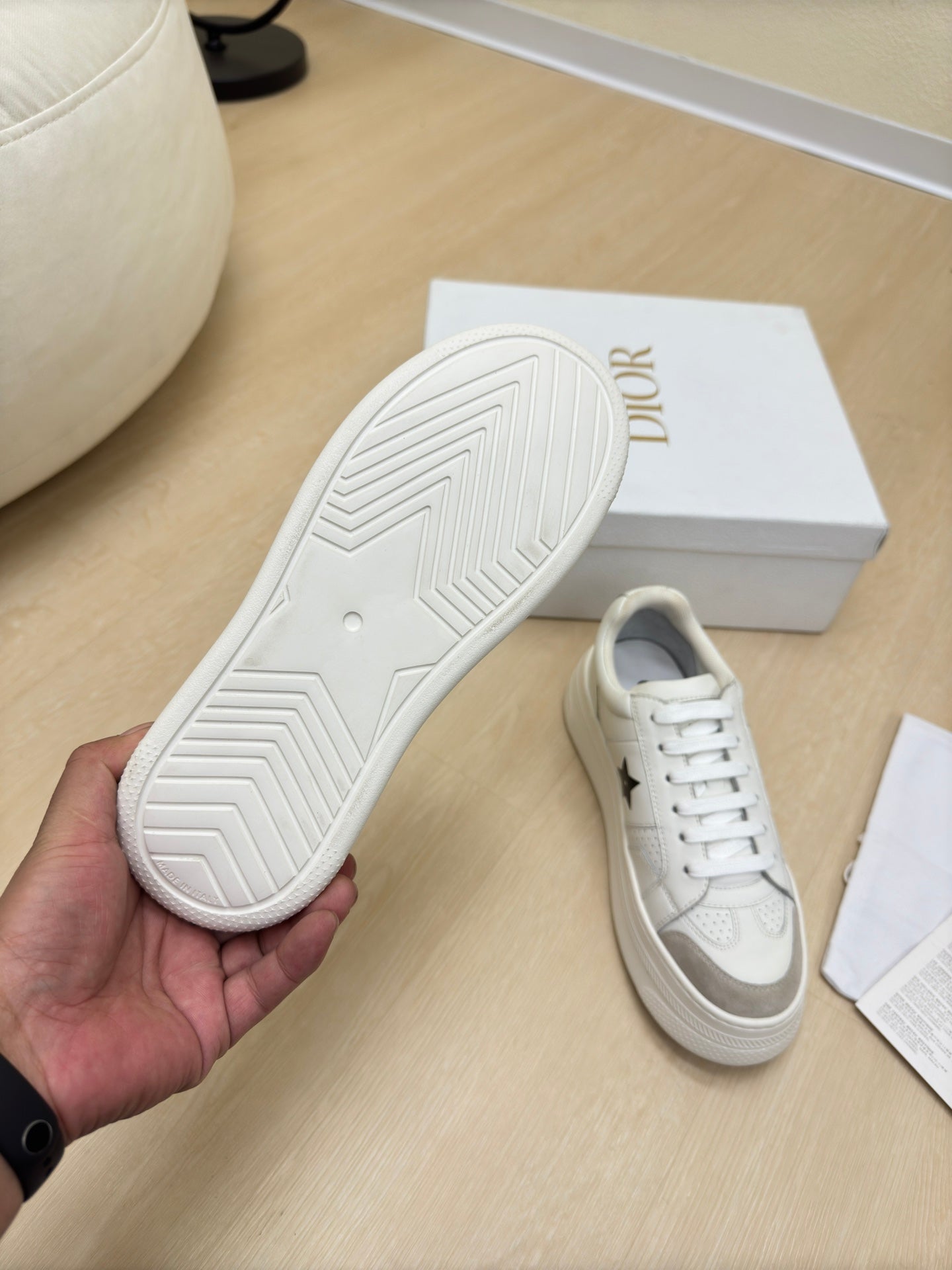 BLACK STAR PLATFORM SNEAKER IN WHITE CALFSKIN AND SUEDE