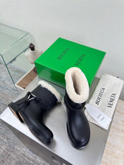 BOTTEGA VENETA 26S FUR-LINED BOOTS IN BLACK CALFSKIN AND WHITE WOOL