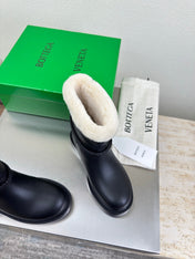 BOTTEGA VENETA 26S FUR-LINED BOOTS IN BLACK CALFSKIN AND WHITE WOOL