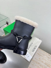 BOTTEGA VENETA 26S FUR-LINED BOOTS IN BLACK CALFSKIN AND WHITE WOOL