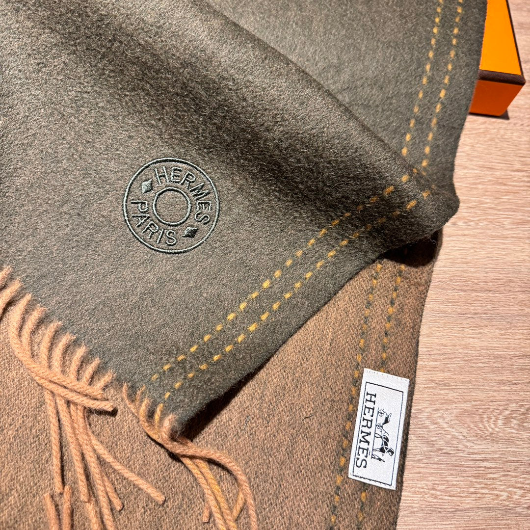 UNIE BRODEE MUFFLER 200 CM IN SEAWEED GREEN CASHMERE