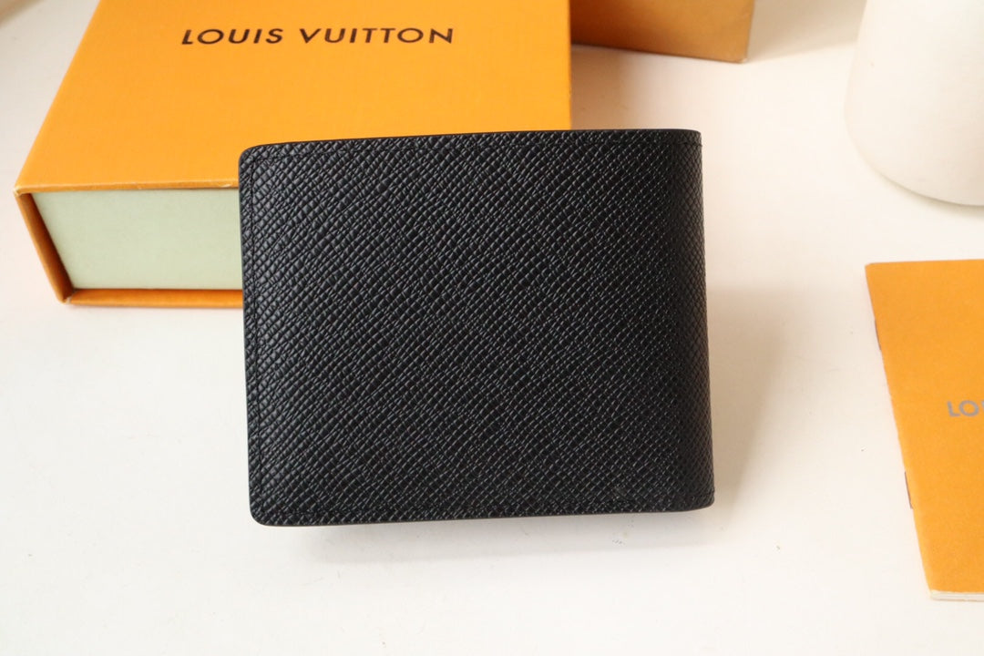 LV 25S SLENDER WALLET 11 IN BLACK TAIGA CALFSKIN
