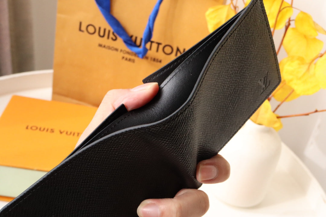 LV 25S SLENDER WALLET 11 IN BLACK TAIGA CALFSKIN