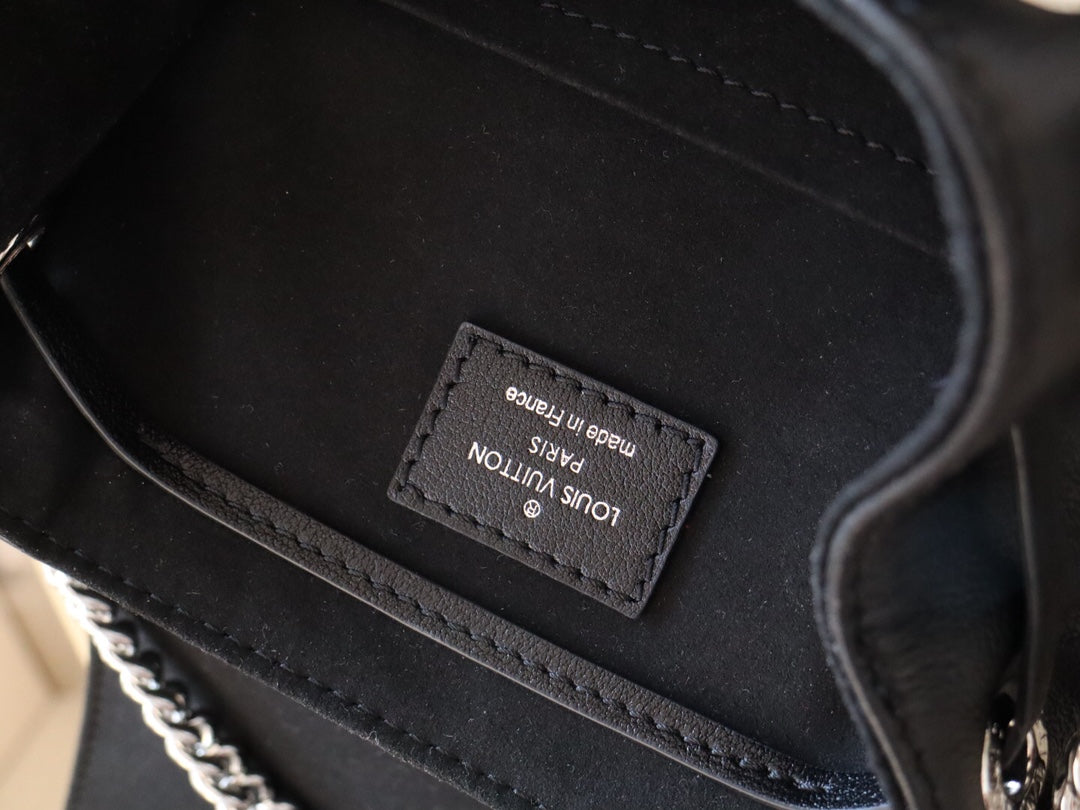 LV 25S MONTSOURIS VIBE 35 IN BLACK LAMBSKIN SILVER HARDWARE