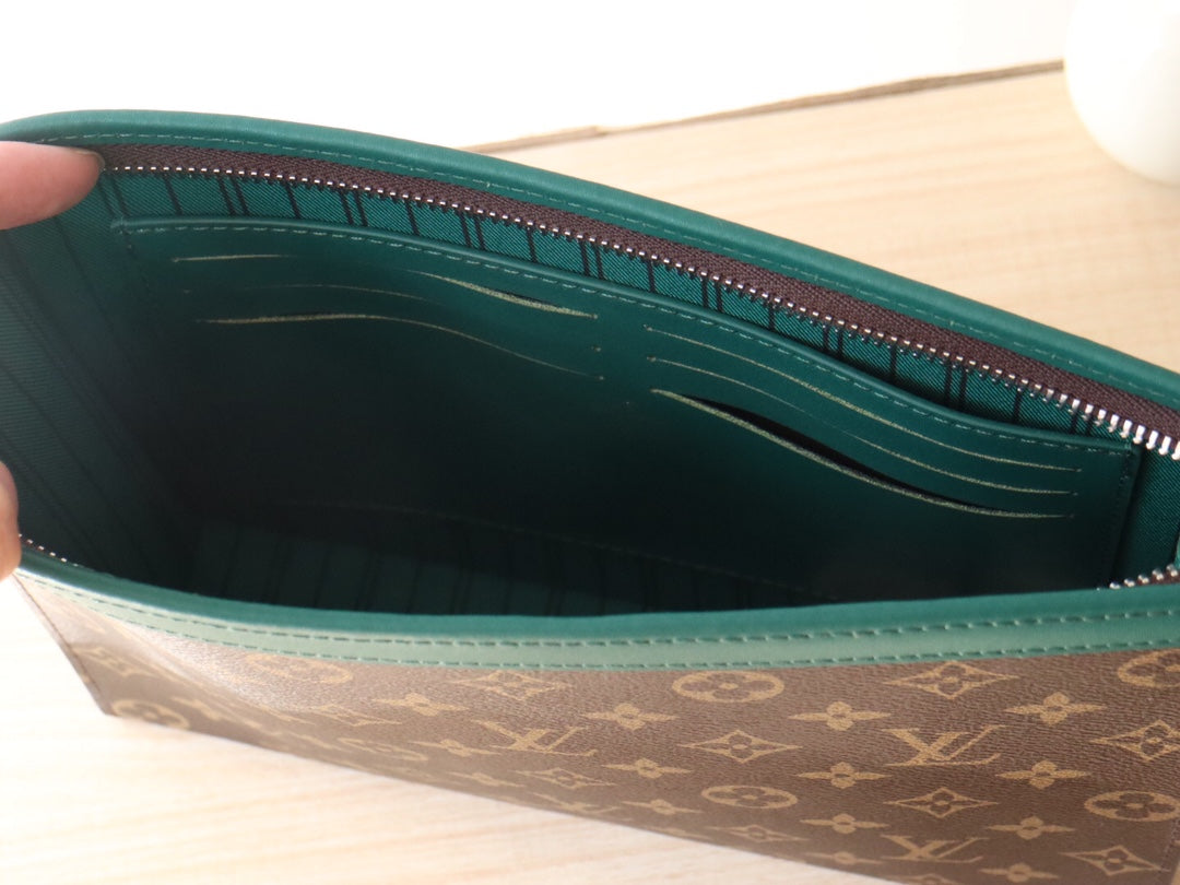 LV 25S POCHETTE VOYAGE 26 IN BORNEO GREEN MONOGRAM MACASSAR COATED CANVAS