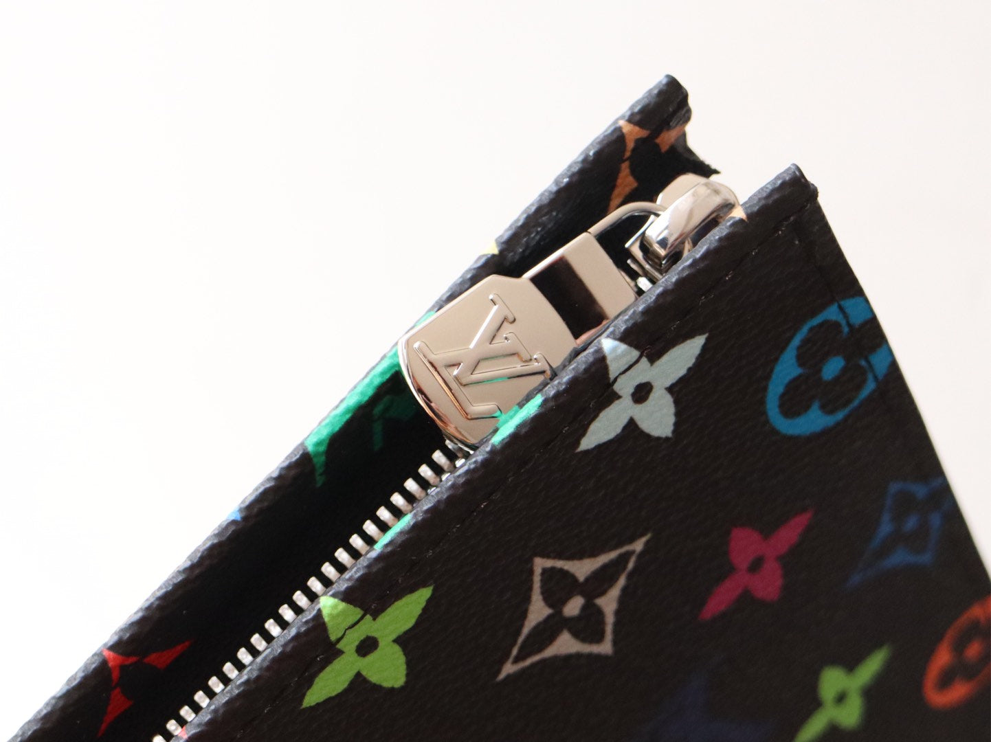 TOILETRY POUCH 25 IN BLACK MIX COLORFUL CALFSKIN