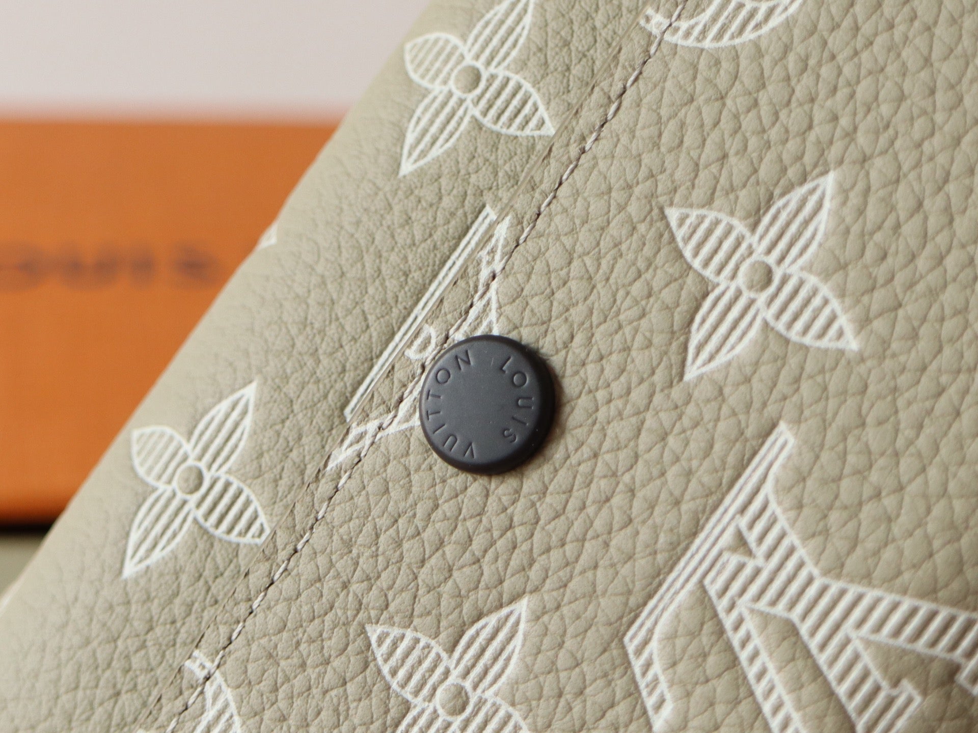 IRIS WALLET IN KHAKI BROWN EMBOSSED CALFSKIN