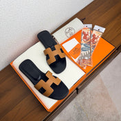 HM 26S ORAN SANDAL IN BLACK AND CARAMEL BROWN CALFSKIN