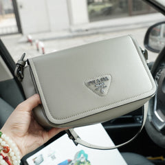 SHOULDER BAG 26 IN PUMICE GREY GRAINED CALFSKIN
