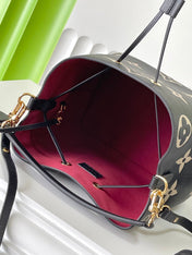 CRAFTY NEONOE 26 IN BLACK AND CREAM BICOLOR EMPREINTE CALFSKIN