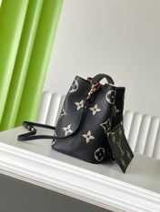 CRAFTY NEONOE 26 IN BLACK AND CREAM BICOLOR EMPREINTE CALFSKIN