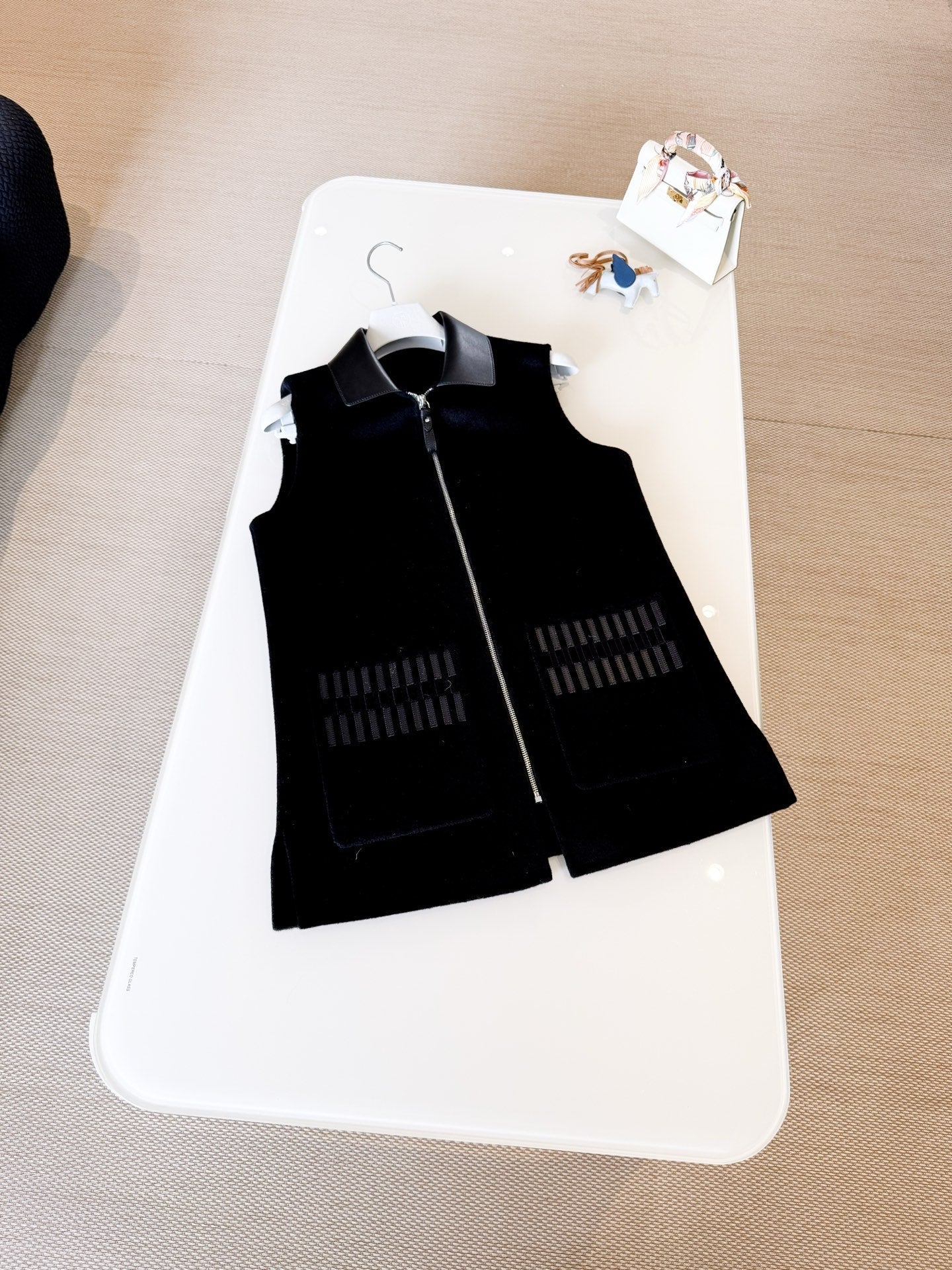 HERMES 25S SLEEVELESS VEST JACKET 476