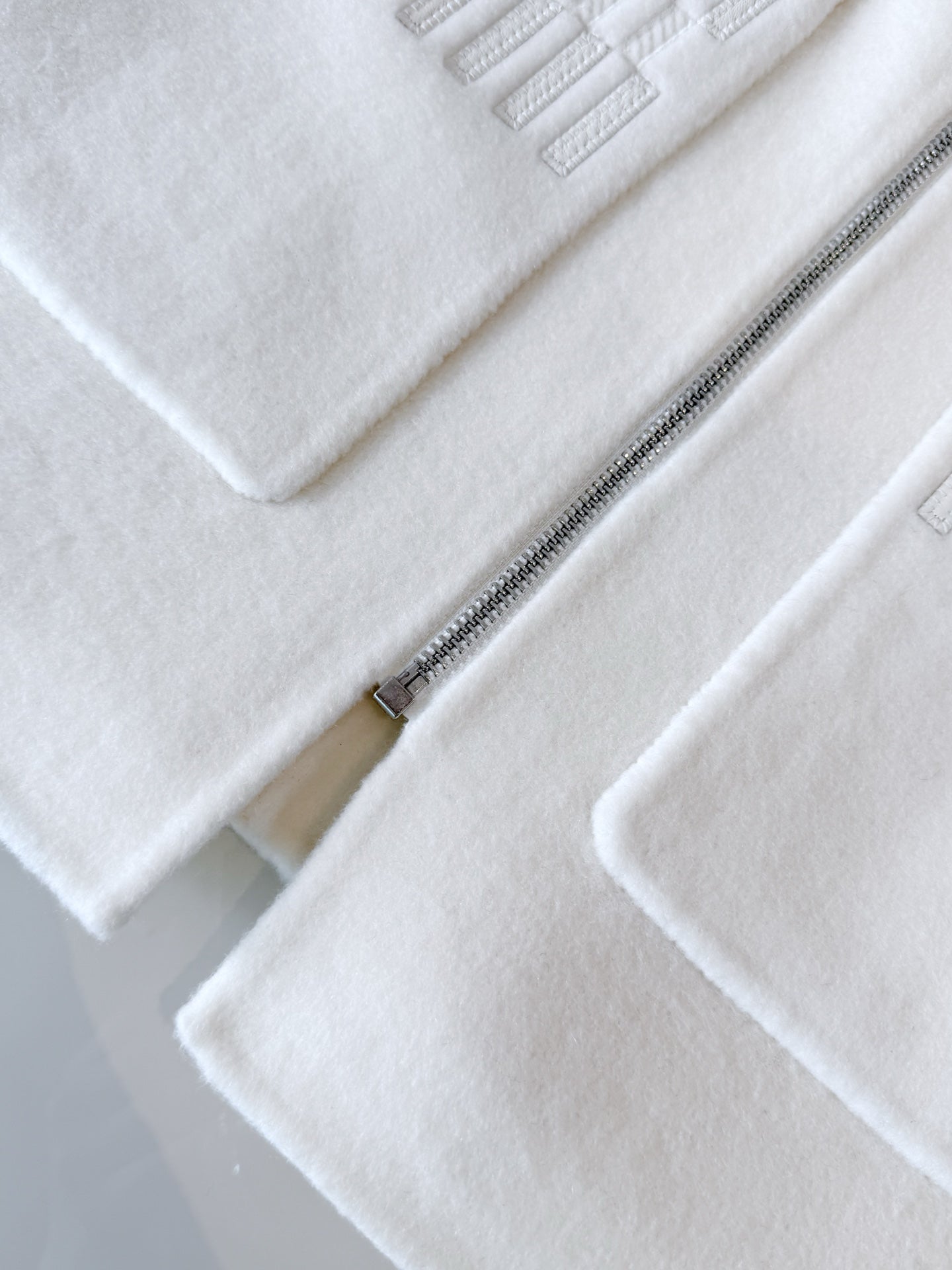 HERMES 25S SLEEVELESS VEST JACKET 477