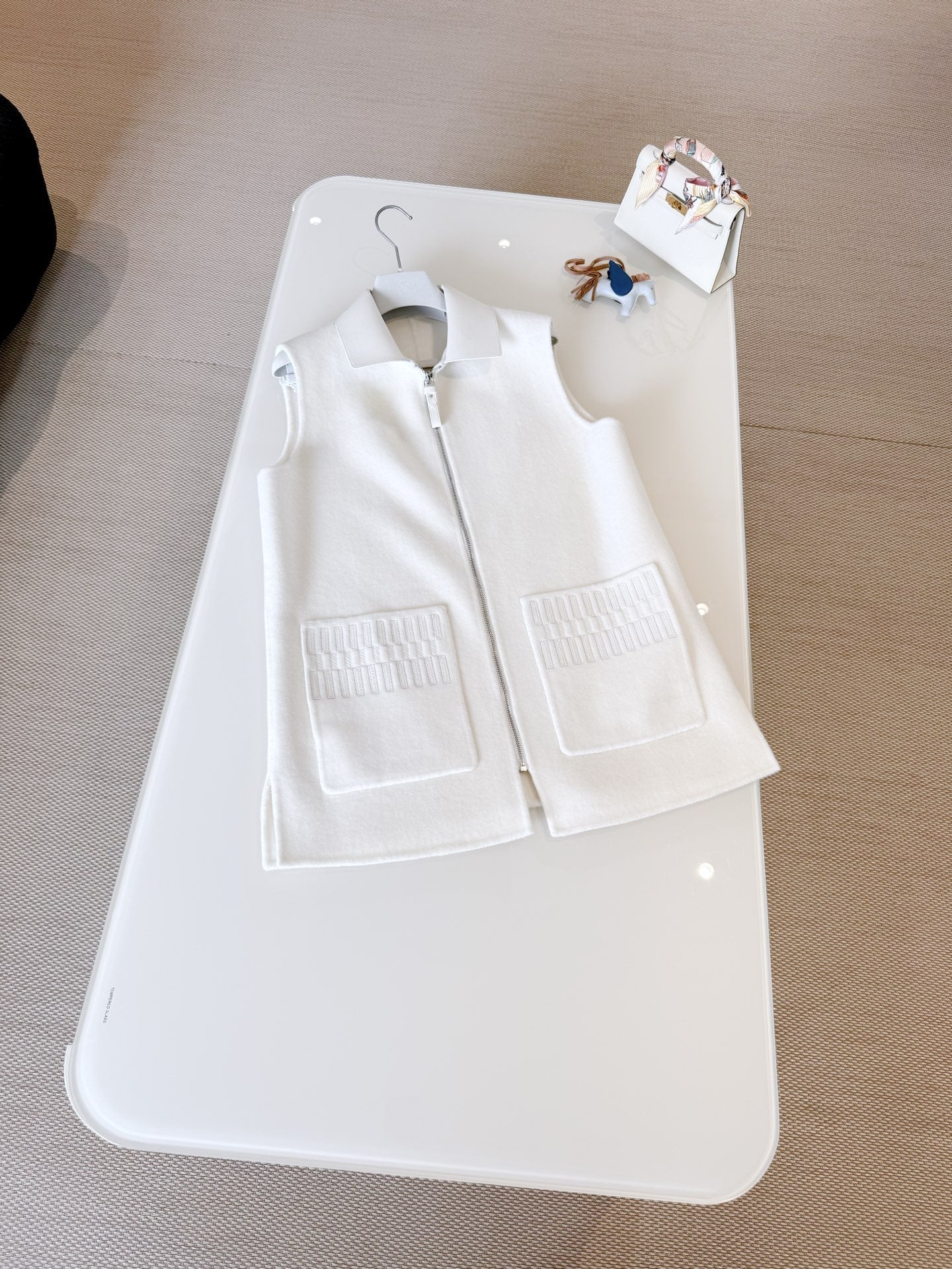 HERMES 25S SLEEVELESS VEST JACKET 477