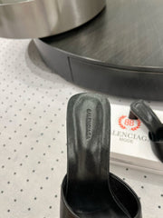 SQUARE-TOE MULES MEDIUM HEEL IN BLACK CALFSKIN LOGO EMBOSSED