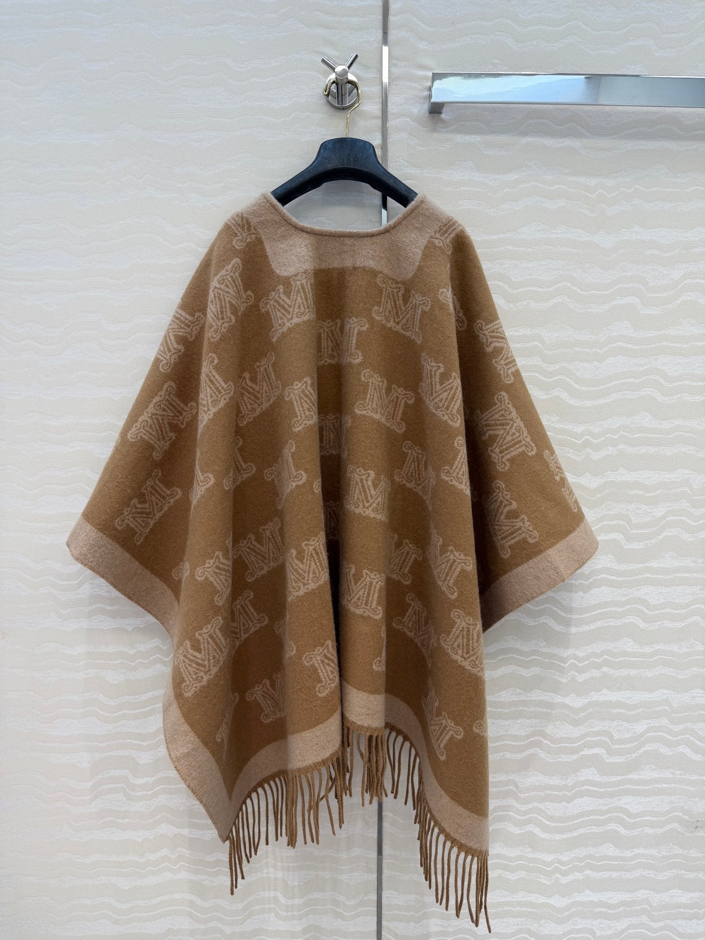 MAX MARA 25S FRINGED KNIT CAPE 166