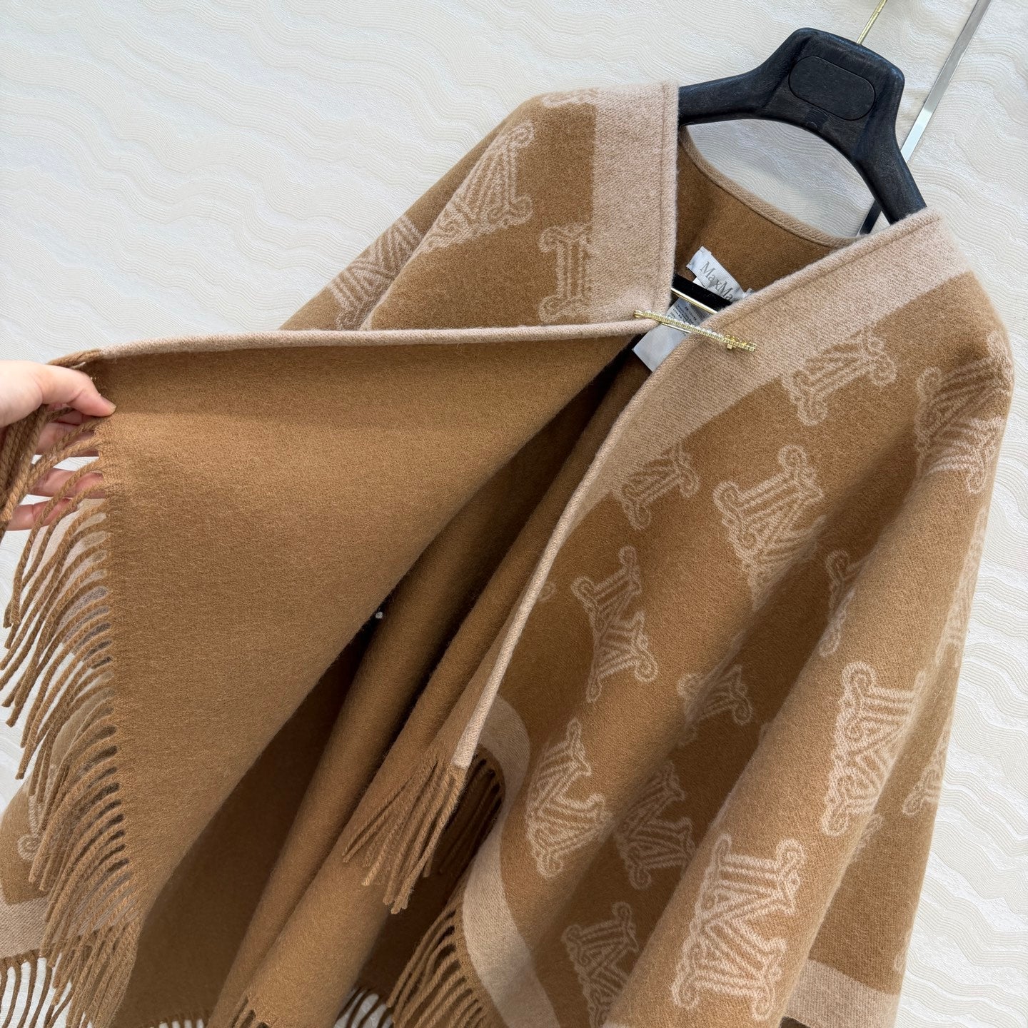 MAX MARA 25S FRINGED KNIT CAPE 166