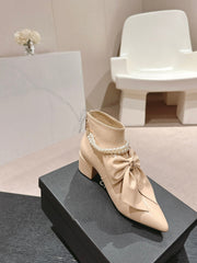 SHORT BOOTS IN BISQUE CREAM SHEEPSKIN WITH BOW