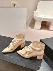 SHORT BOOTS IN BISQUE CREAM SHEEPSKIN WITH BOW