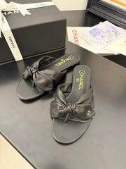 CC 25C Thong Sandal Bow Black Lambskin 233562